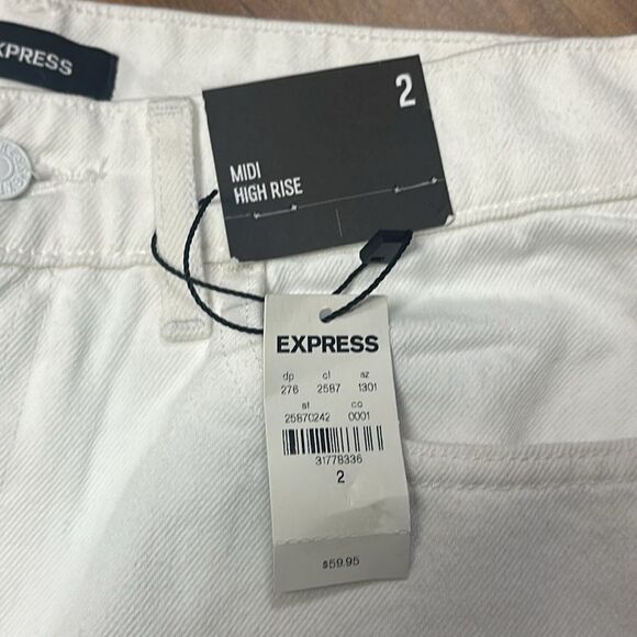 NWT Express Mid High Rise Waisted White Bermuda Jean Shorts Sz 2 - Picture 3 of 9